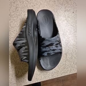 OOFOS Black and Gray Camo Slide Sandals